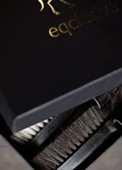 Eqclusive Brush Set For Chestnuts -Horse Rider Shop eqclusivechestnut2rdy