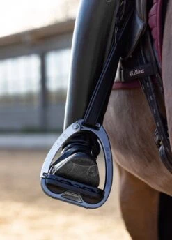 LeMieux Vector Balance Stirrups - Carbon/Silver -Horse Rider Shop lm vector stirrup carbon silver 3rdy